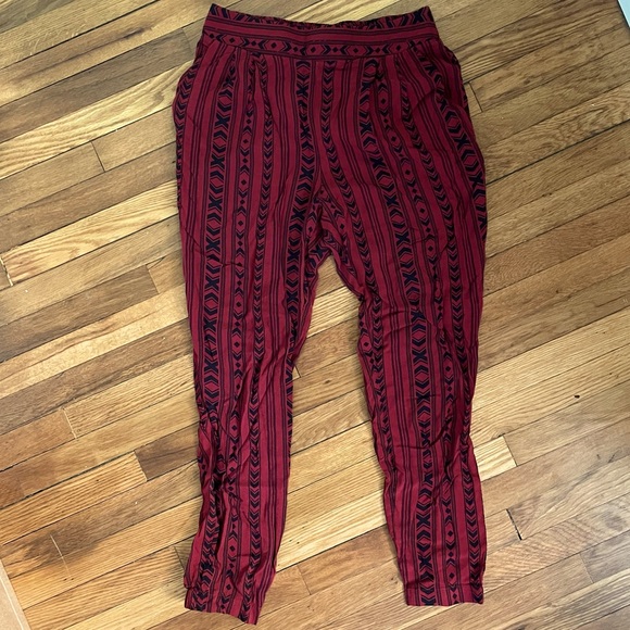 Linen High Waisted Aztec Patterned Jogger Pants! - Picture 2 of 4